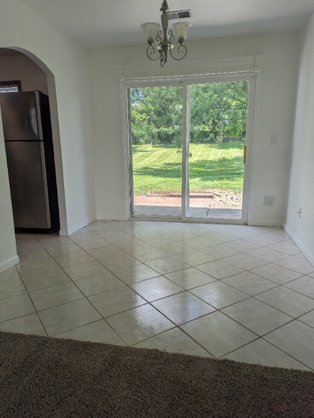 Building Photo - 129 Robinhood Dr