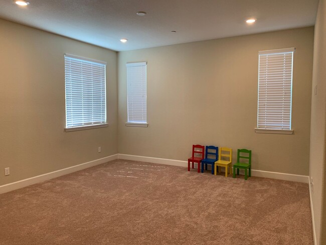 Building Photo - Newer "Next Gen" Home in Springlake/Woodla...