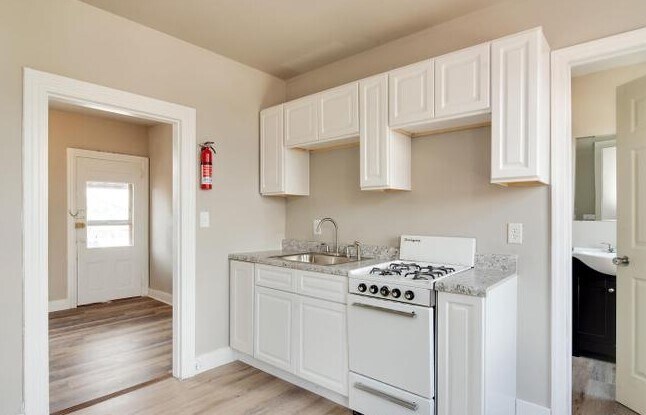 Building Photo - 414 Pine St