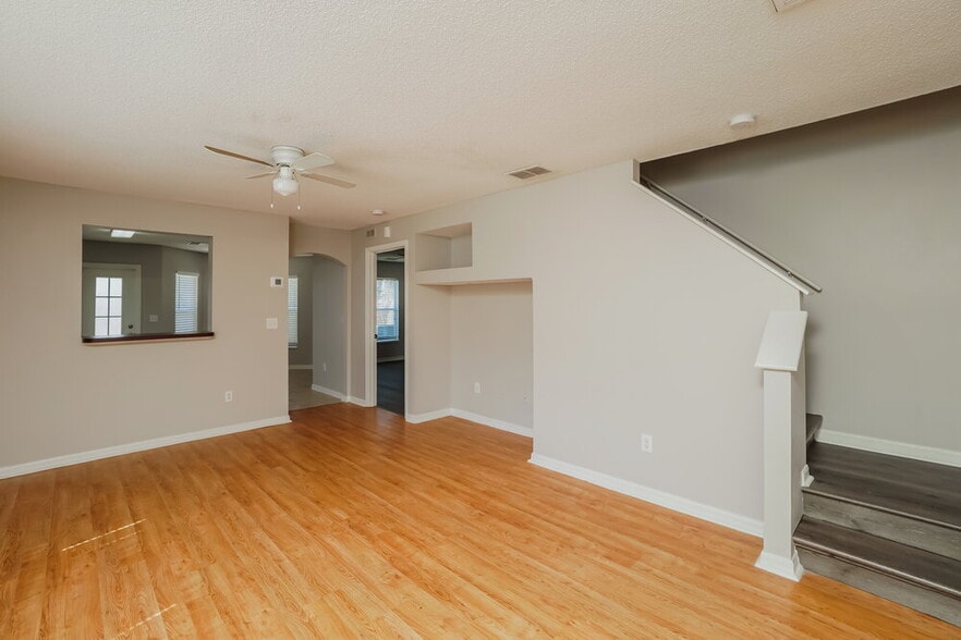 Building Photo - 6035 Pointe Pleasant Blvd