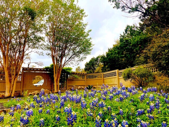 Building Photo - 104 S Tumbleweed Trail