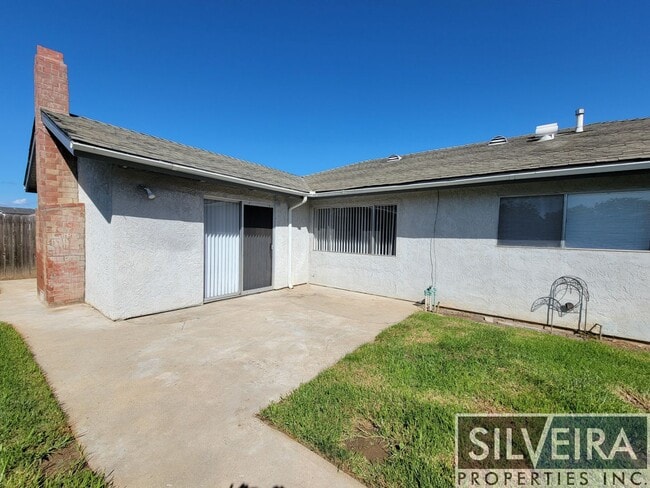 Building Photo - Charming 3 bed 2 bath home in Santa Maria