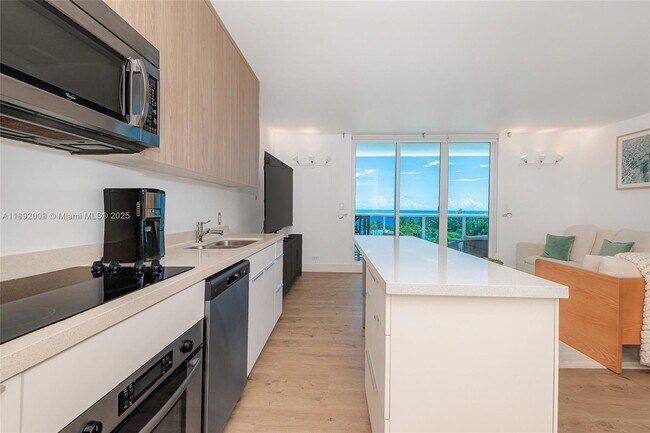 Building Photo - 2301 Collins Ave