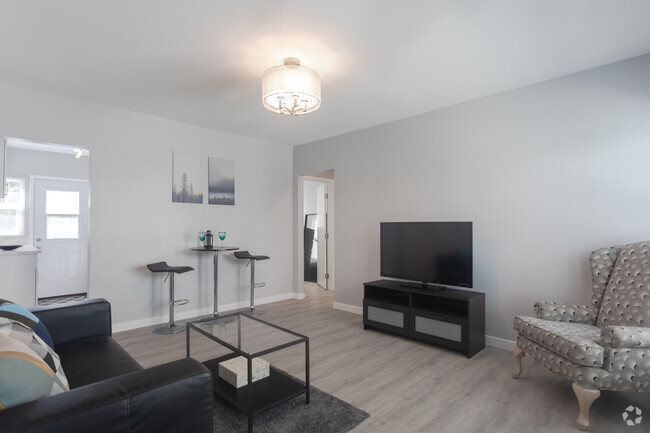 1BR, 1BA- 525SF- Living Room - 815 Mariposa St