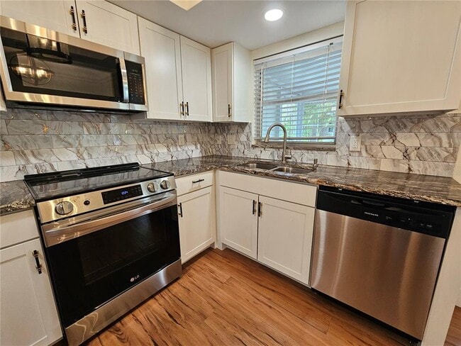 Building Photo - 659 N Jefferson Ave