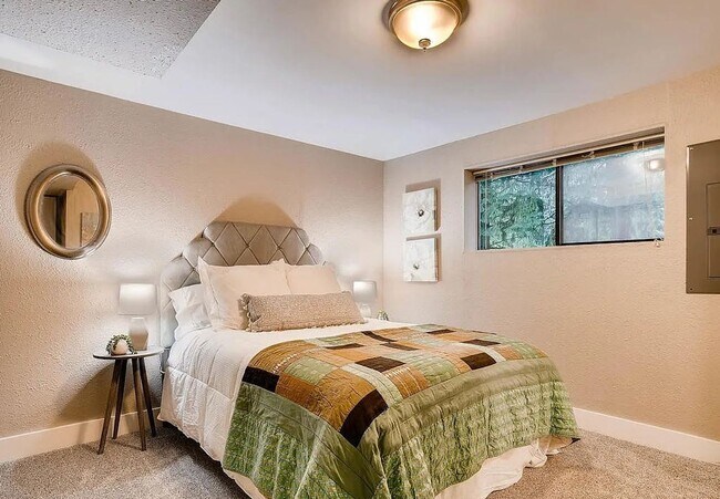 Building Photo - Beautifully Updated Edmonds Home with Spacious Fenced Backyard