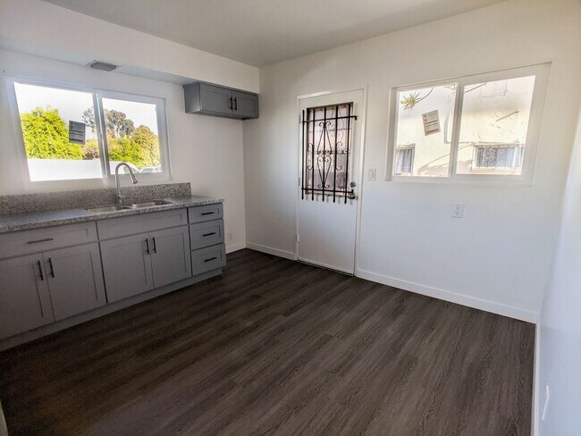 Building Photo - 3554 Brenton Ave