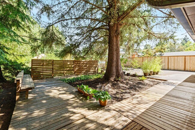 Building Photo - Charming, retro 2-bdrm/2-bath ranch in tranquil setting w/ large family room