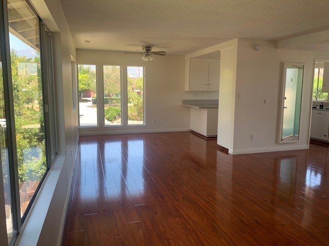 Building Photo - 1028 Fairview Ave