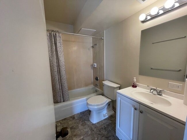 Building Photo - Westview Plaza Condo - Upgraded 1 bedroom,...