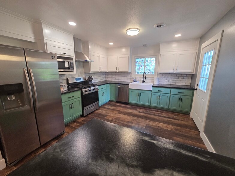 Building Photo - 401 Stallion Cir
