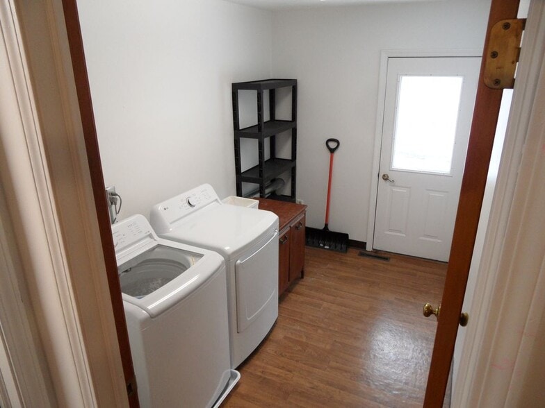 Building Photo - 921 Onondaga St