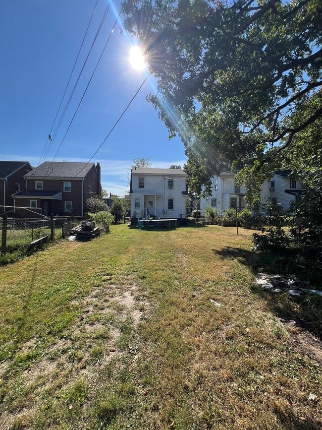 Building Photo - Spacious 4-Bedroom Home