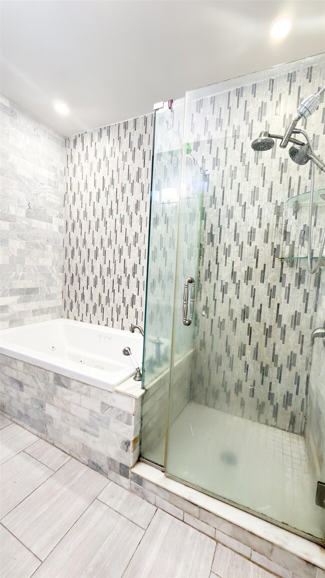 Building Photo - 6013 Buchanan Pl