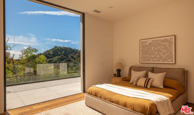 Building Photo - 12752 Mulholland Dr