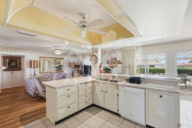 Building Photo - 9807 W Mockingbird Dr