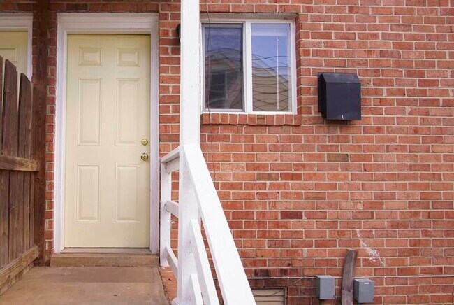 Building Photo - 1911 Lakeview Ave