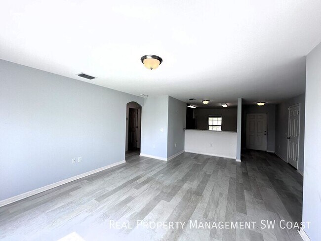 Building Photo - 438 Shadow Lakes Dr