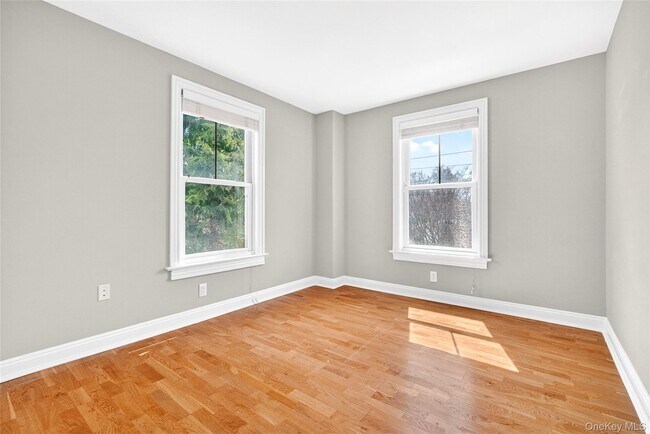 Building Photo - 225 Stanley Ave