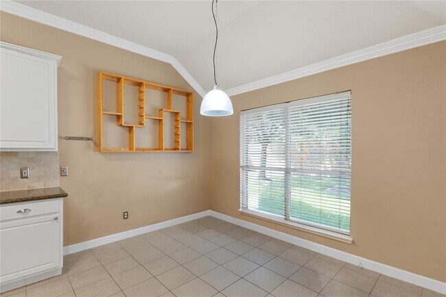 Building Photo - 10115 Willow Crossing Dr