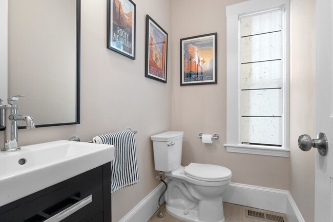 Building Photo - 90 Maple Pl