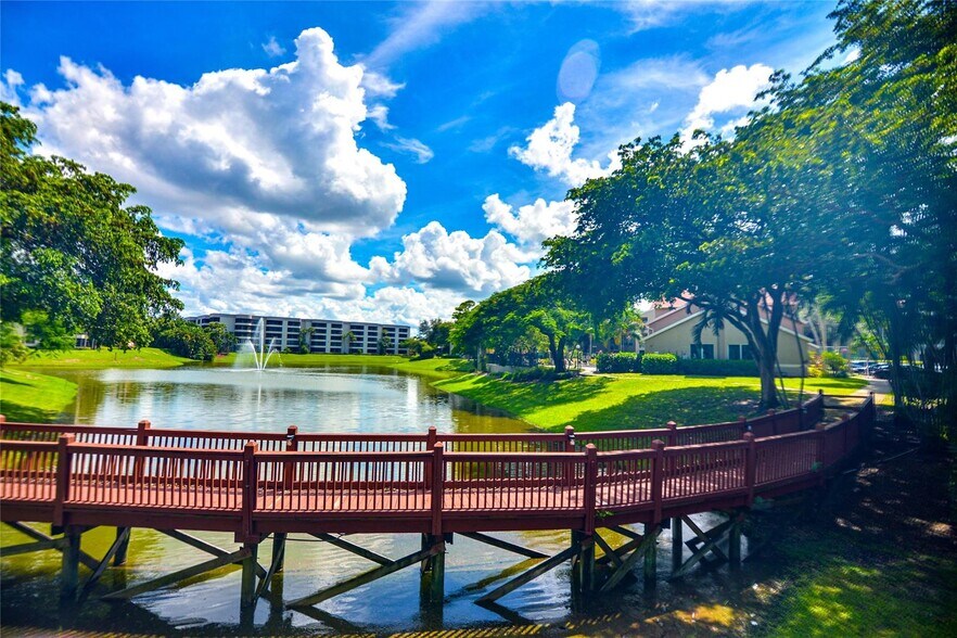 Building Photo - 1705 Palm Cove Blvd