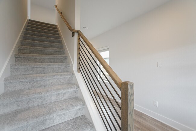 Building Photo - 10614 Whitejacket