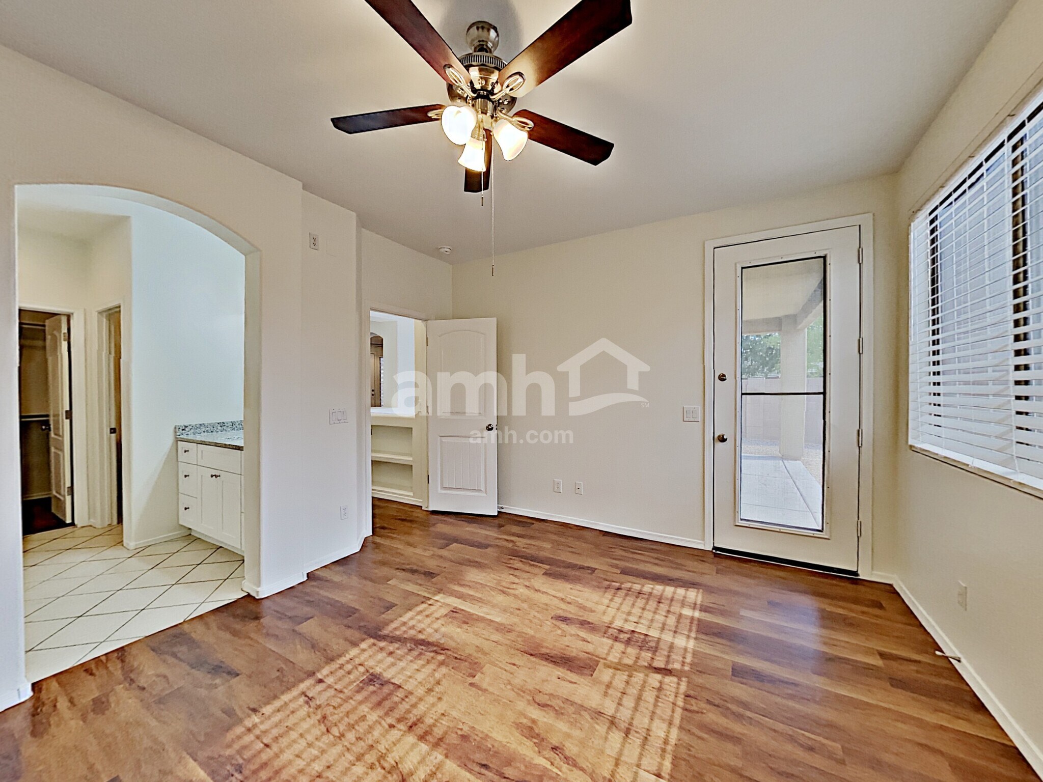 Building Photo - 9427 W Potter Dr
