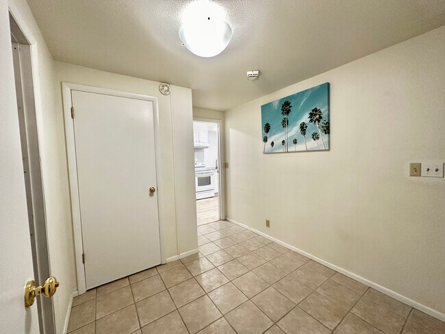 Hallway - 685 Quail Valley Dr