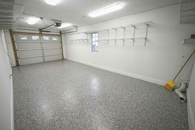 Building Photo - 251 S Villas Ct