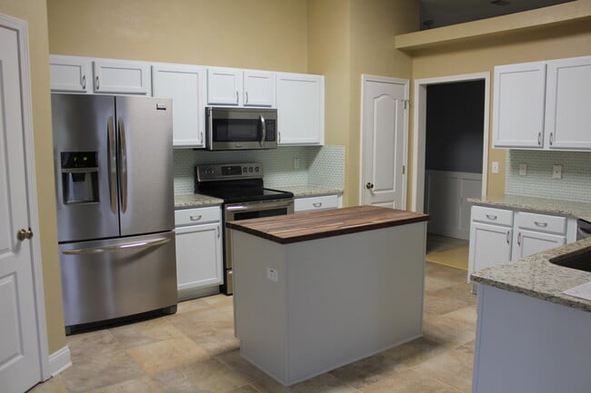 Building Photo - 6476 Sailport Cove