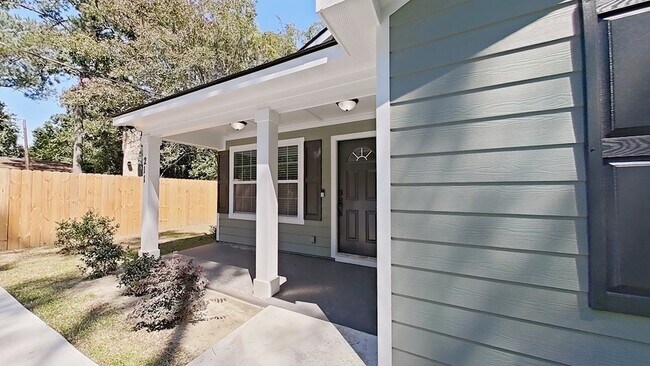 Building Photo - 211 Lucy St