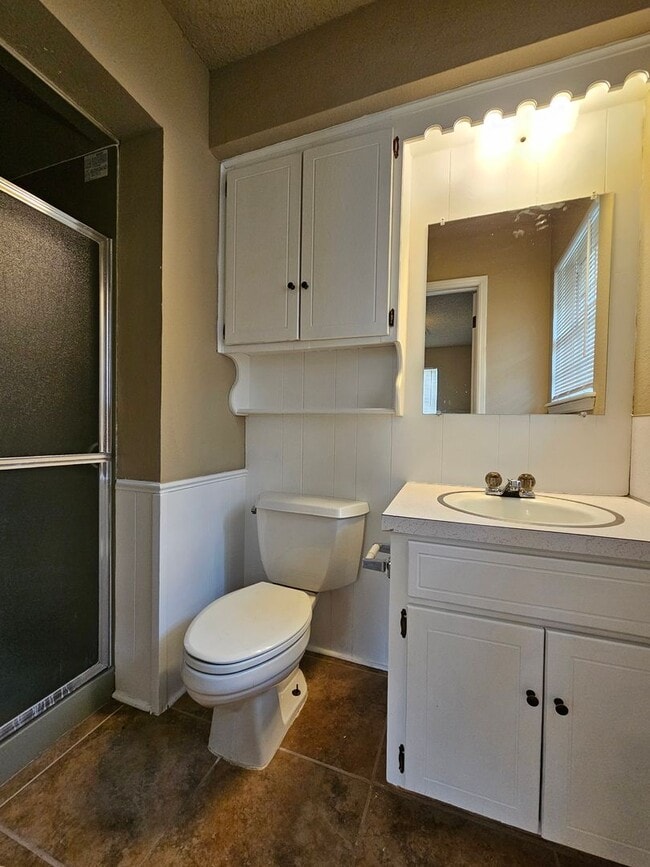 Building Photo - (3) Bed/(2) Bath Near Schools and Shopping! Avail NOW!