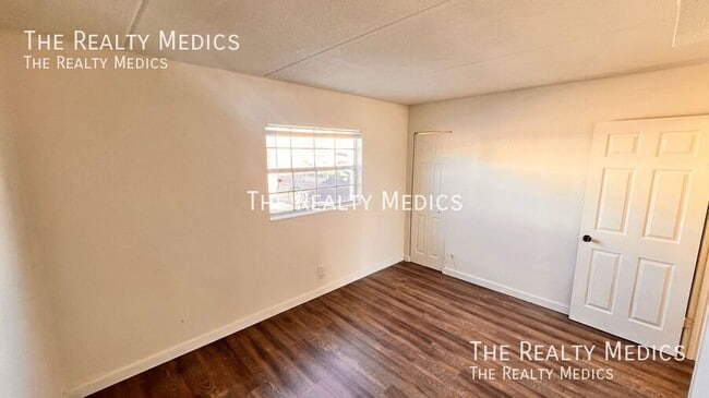 Building Photo - 1400 Eudora Rd