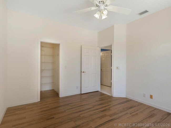 Building Photo - 5279 Brookview Dr