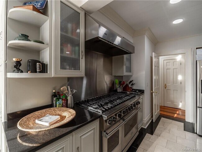 Building Photo - 244 W Mt Airy Rd