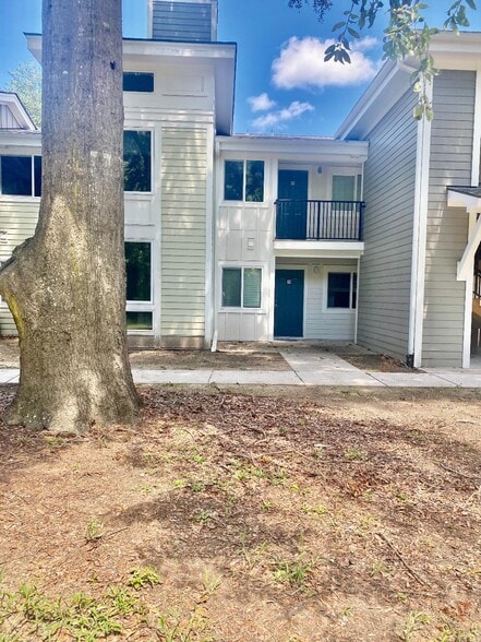 Exterior - 272 Alexandra Dr
