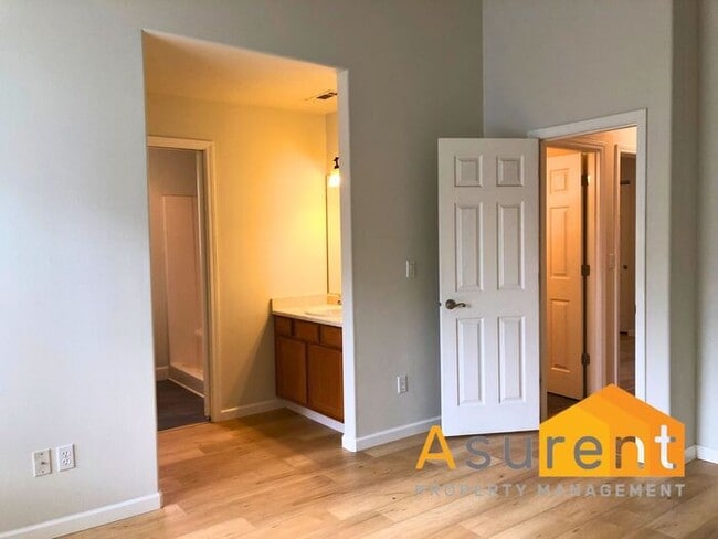 Building Photo - Wont Last Long---- 3 bed 2 Bath fenced back yard