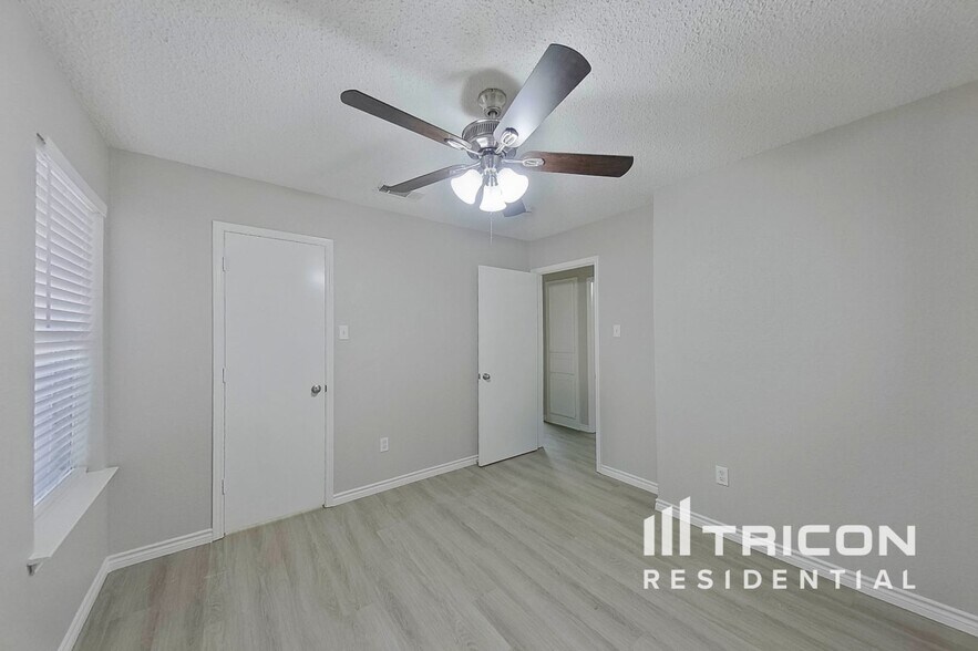 Building Photo - 10544 N Haven Dr
