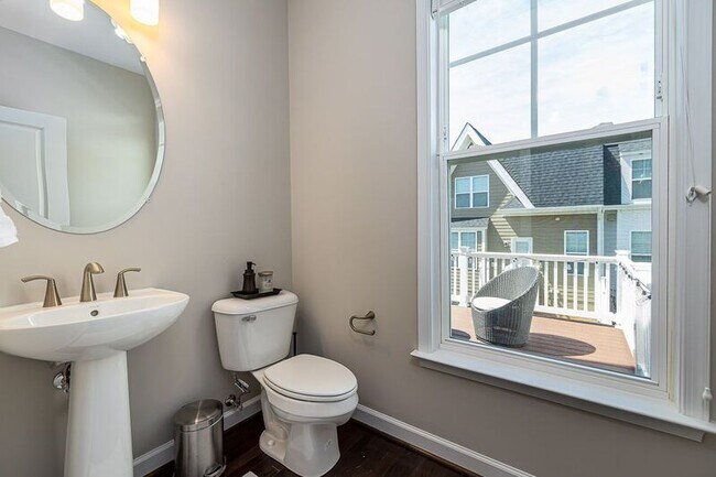 Building Photo - 3208 Marion Square