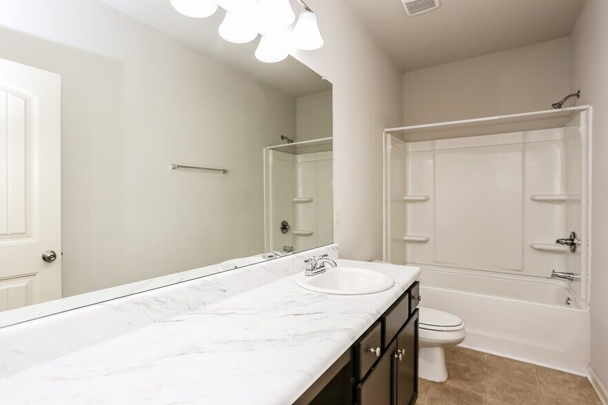 Building Photo - 313 Lara Ln