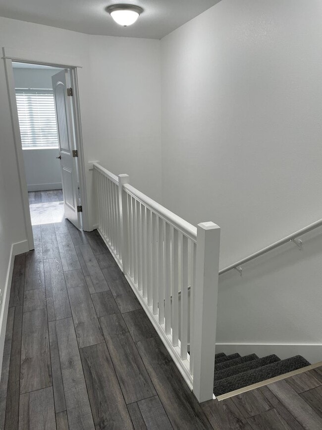 Building Photo - Beautifully Updated 2 Bed / 2.5 Bath Duplex in SW Redmond – Move-In Ready!