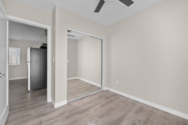 Building Photo - Bedrooms for Rent!