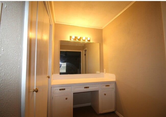 Building Photo - 1310 S Caney Dr