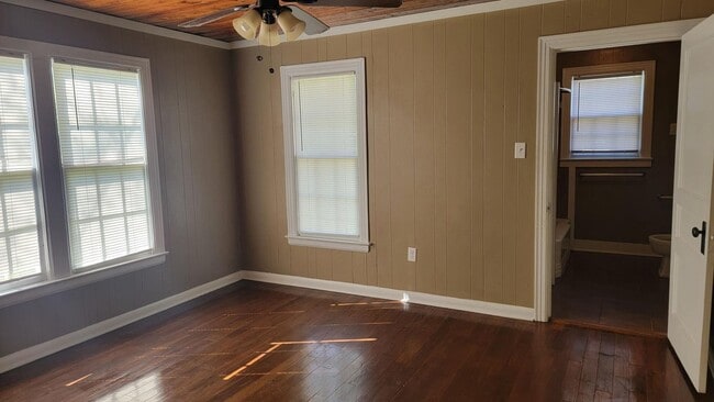 Building Photo - Cute 1br Downtown Benton