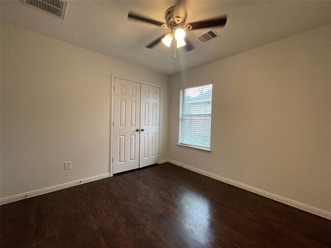 Building Photo - 13429 Raintree Dr