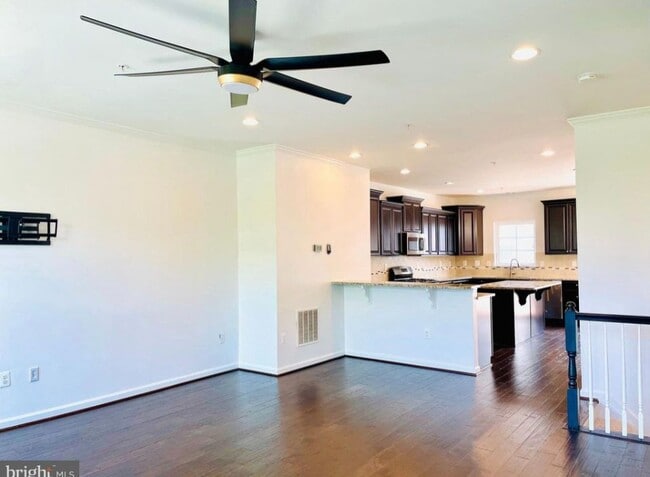 Building Photo - 7120 Beaumont Place