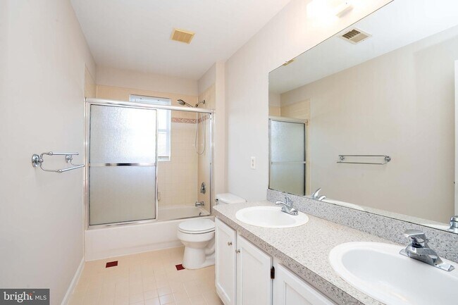 Building Photo - 27 Samantha Dr