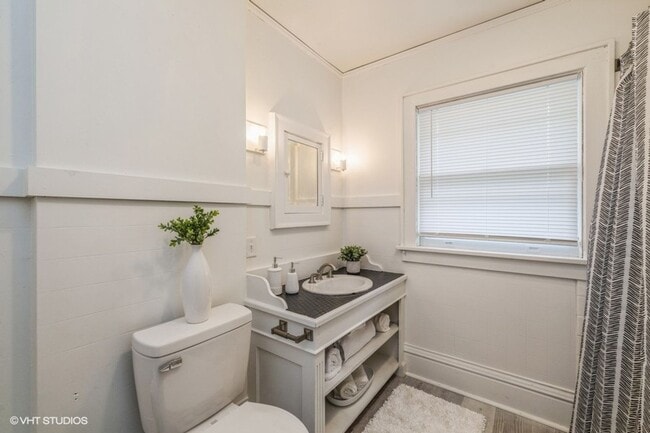 Building Photo - 3 Bedroom Large House for Rent