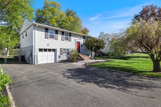 Building Photo - 22 Beachwood Rd